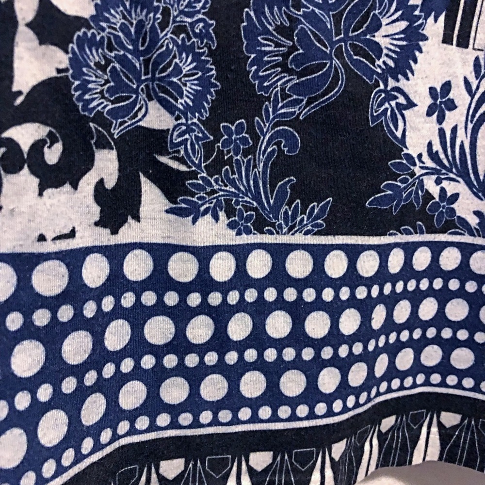 Top-Scoop Neck, Sequin Embellishments - Picture 5 of 8